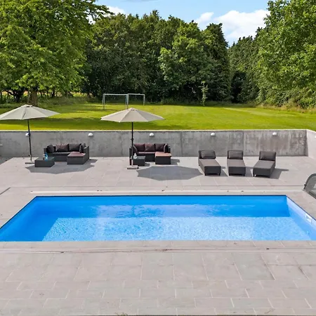 Holiday home Beautiful In With Outdoor Swimming Pool