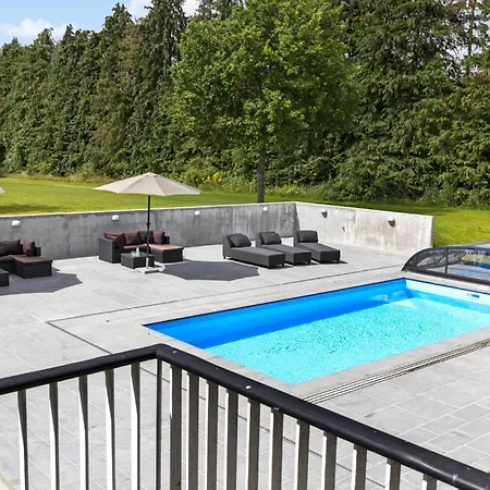 Beautiful In With Outdoor Swimming Pool