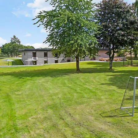 Beautiful In With Outdoor Swimming Pool