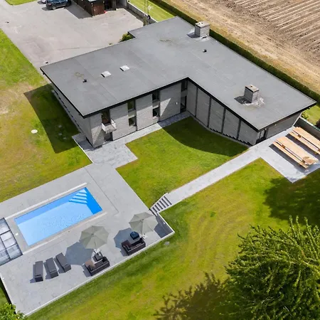 Beautiful In With Outdoor Swimming Pool